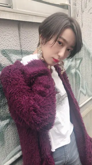 ショート カラー ウルフカット／吉村 桃子のヘアスタイル