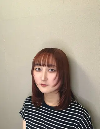 ミディアム 上田 美月のヘアスタイル