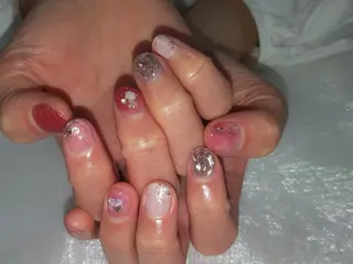 ネイル R'well所属・はばすみれ🎀ﾈｲﾙ 光ﾌｪｲｼｬﾙ ﾍｱのネイルデザイン