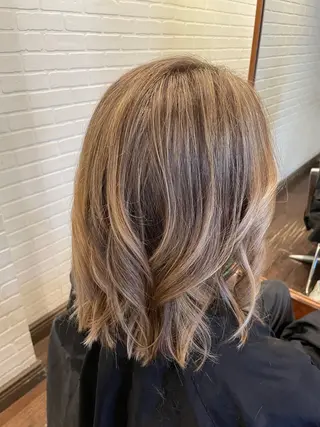 ミディアム AFLOAT SAYURIのヘアスタイル