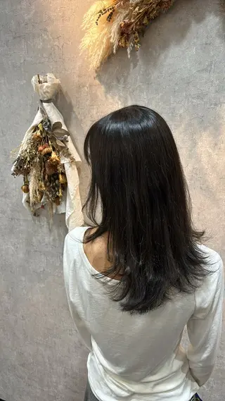 カラー 下山 萌華のヘアスタイル