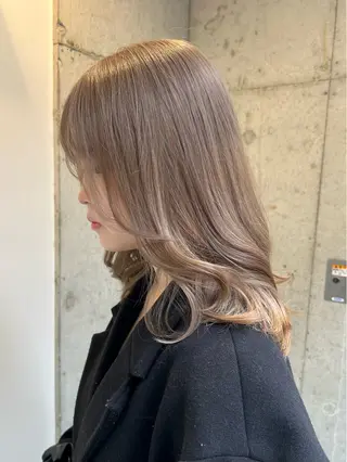 セミロング カラー ベージュカラー🐏 🤎塚原優芽のヘアスタイル
