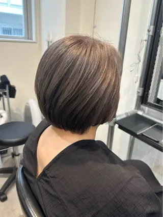 ショート カラー ﾚｲﾔｰ/ﾊｲﾄｰﾝ WAKANAのヘアスタイル