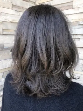 ミディアム カラー 足立 小百合のヘアスタイル