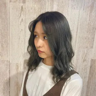 ミディアム カラー 大場 優のヘアスタイル