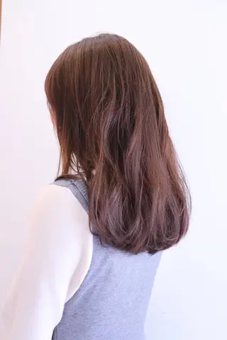 ロング カラー 小川 美香のヘアスタイル