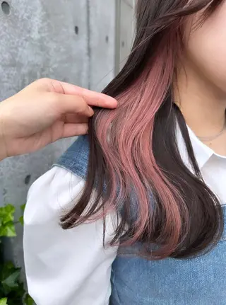 ロング カラー エクステ／インナー カラー 礒野朱里のヘアスタイル