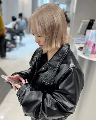 ミディアム カラー ハッシュカット レイヤー池袋のヘアスタイル