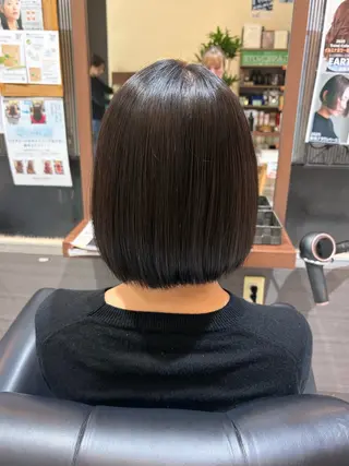ミディアム 横手 亜紀のヘアスタイル