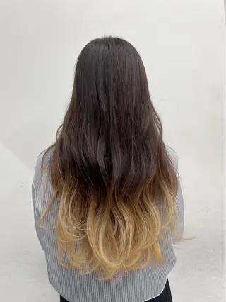 ロング カラー urara /ブリーチ/艶カラーのヘアスタイル