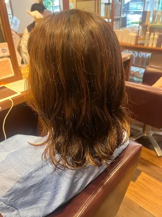 セミロング パーマ よしだ しおりのヘアスタイル