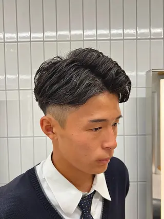 ショート パーマ メンズ 豊崎 佑輔のヘアスタイル