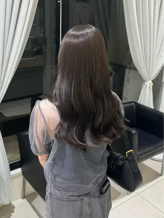 ロング カラー ひなの🫧ベージュ系 艶カラーのヘアスタイル