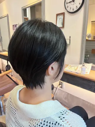 ショート ハラちゃんカット✂︎ 透明感🩵ケアカラーのヘアスタイル