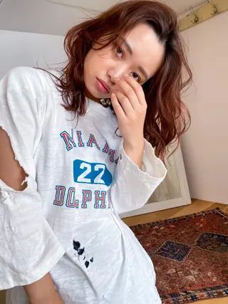 ミディアム カラー THE DAY所属・AKI HASHIMOTOのヘアスタイル