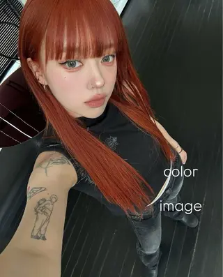 カラー rinka／暖色 ブリーチのヘアスタイル