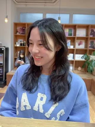 ミディアム パーマ 大橋 芽衣のヘアスタイル