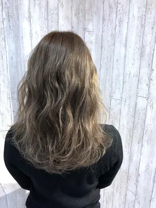 セミロング LANI OOSAKAのヘアスタイル