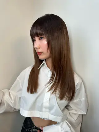 ロング レイヤーカット 透明感カラーのヘアスタイル