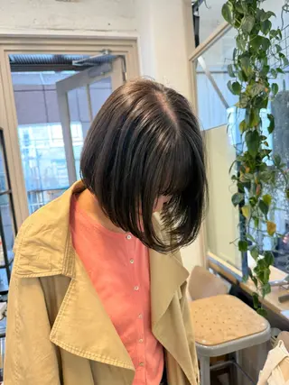ショート カラー ミルクティー× グレージュMOMOのヘアスタイル
