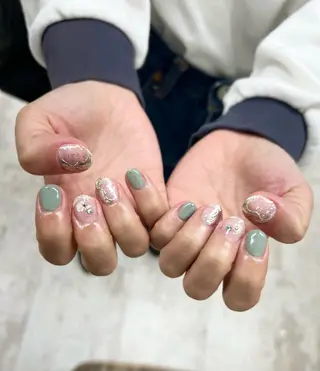 ネイル マハロネイルサロン横浜店所属・吉田 里菜のネイルデザイン