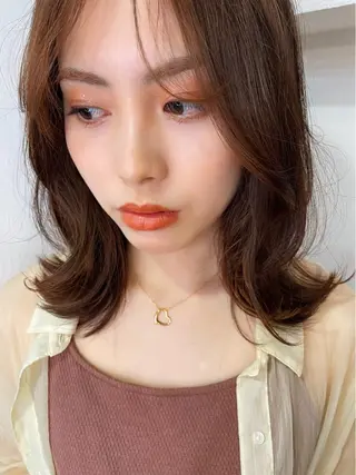 ミディアム レイヤーカット、 大人可愛い　中村美羅のヘアスタイル