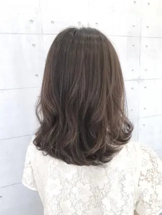 ミディアム カラー 高木 麻知子のヘアスタイル