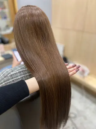 ミディアム miloc MOMOKAのヘアスタイル