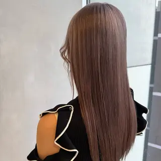 ロング ハイトーン／透明感 カラー Mioのヘアスタイル
