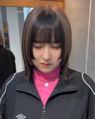 ミディアム カラー 赤みオフの透明感職人 /ケア重視の美髪施術のヘアスタイル