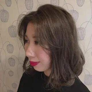 ミディアム 坂井 千穂のヘアスタイル