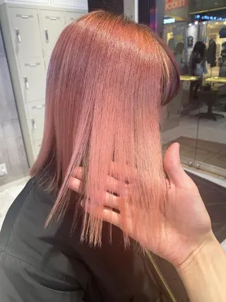 ミディアム ヘアアレンジ メンズ JuNブリーチに 縮毛矯正するプロのヘアスタイル