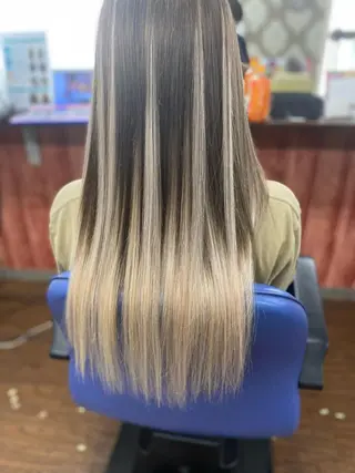 カラー masa ディレクターのヘアスタイル