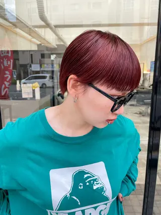 ショート カラー ヘアアレンジ 青髪特化🩵ブリーチ ハッシュカットのヘアスタイル