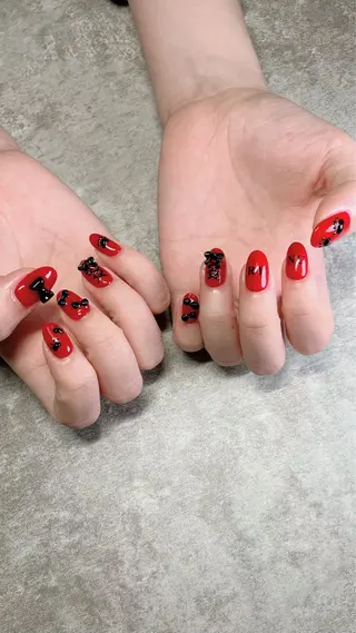 ネイル haleyume所属・shino🌟 痛ネイルのネイルデザイン