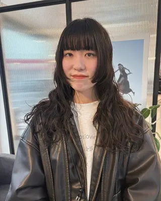 ミディアム パーマ tomo🍒パーマ ハイトーン似合わせのヘアスタイル