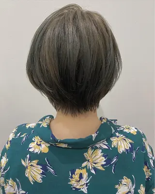 ショート カラー 石田 優菜のヘアスタイル