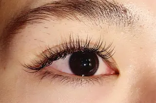 マツエク・マツパ ANNE梅田 GRACE店所属・ANNE chizuのマツエク・マツパデザイン