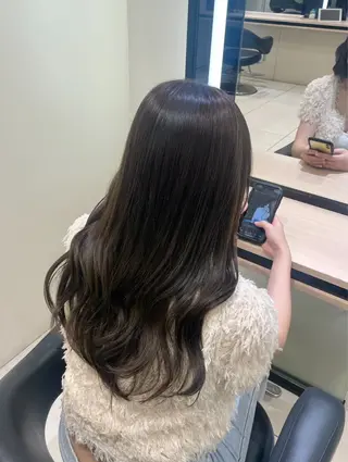 ロング カラー ひなの🫧ベージュ系 艶カラーのヘアスタイル