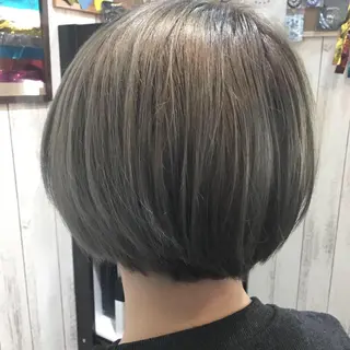 ショート カラー embrace エンブレイスのヘアスタイル