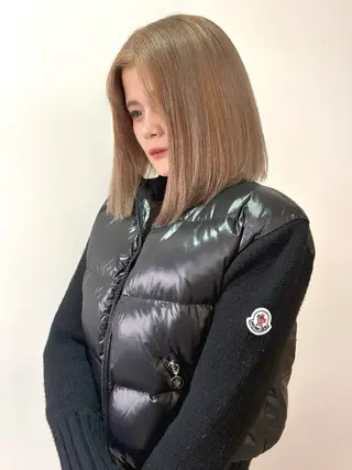 ミディアム カラー Yuna/ブリーチ なしベージュのヘアスタイル