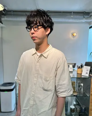 パーマ メンズ 顔周りレイヤー/韓国 ブリーチminamiのヘアスタイル