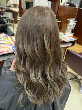 セミロング カラー BENI鈎取 kanakoのヘアスタイル