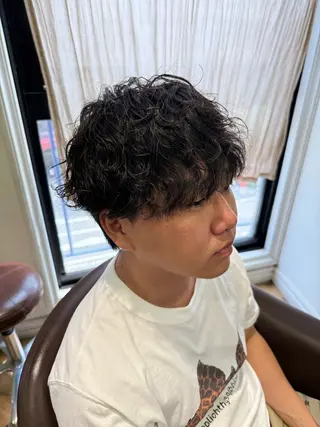 ショート パーマ メンズ 溝口 槙里也のヘアスタイル