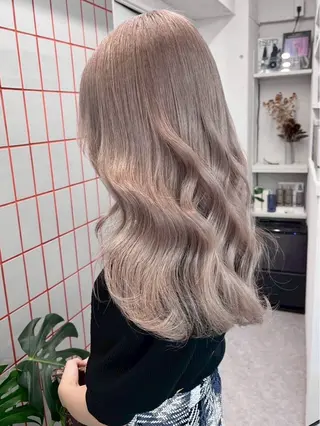 カラー PELE/ハイトーン /アズマタイチのヘアスタイル