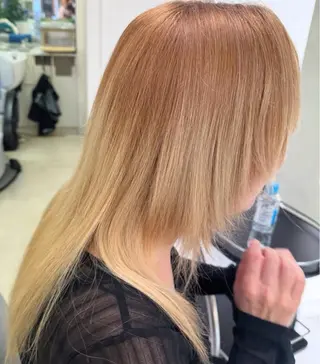 ロング タカハシ リナのヘアスタイル