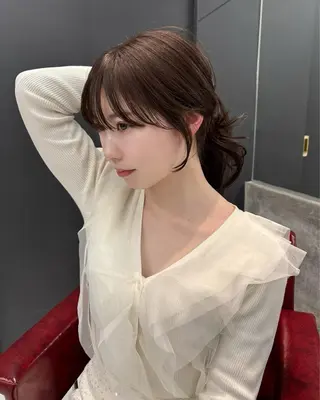 ロング 細井 友貴のヘアスタイル