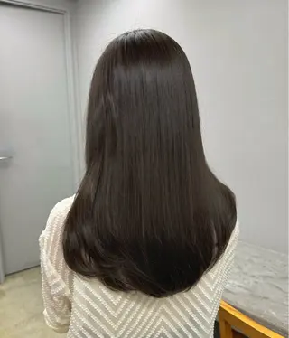 カラー maina/透明感 ベージュ/ブラウンのヘアスタイル