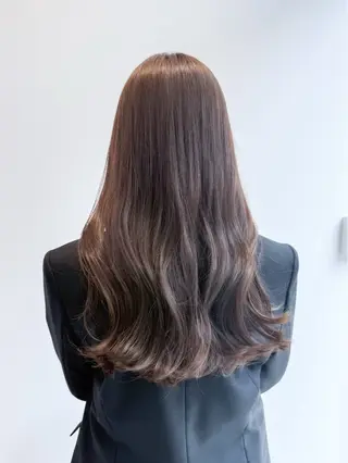 ロング 顔周りレイヤーカット 透明感カラー達冨のヘアスタイル