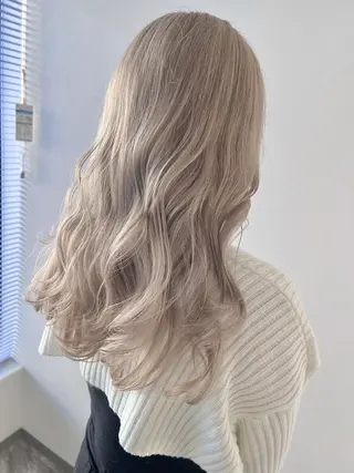カラー ロング ＲＩＣＨＡＩＲ リシェイルのヘアスタイル